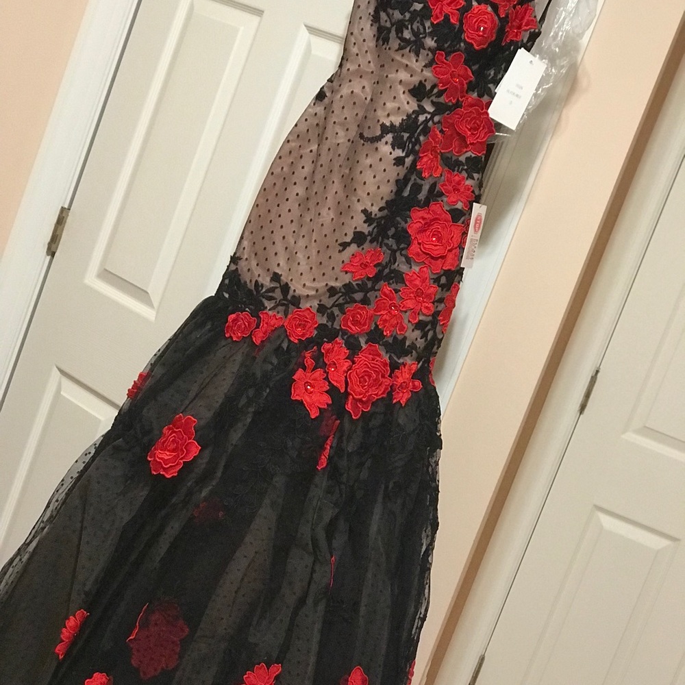 Sherri hill style 11326 . Black / Red . Size 0